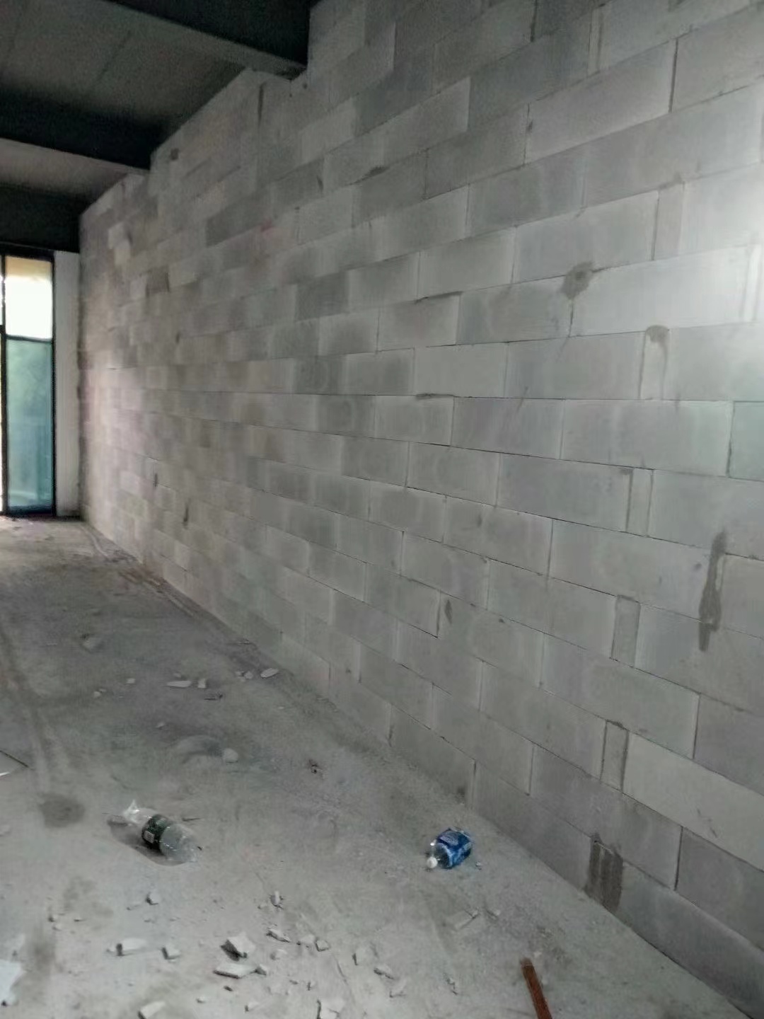 厂房轻质砖隔墙施工场景