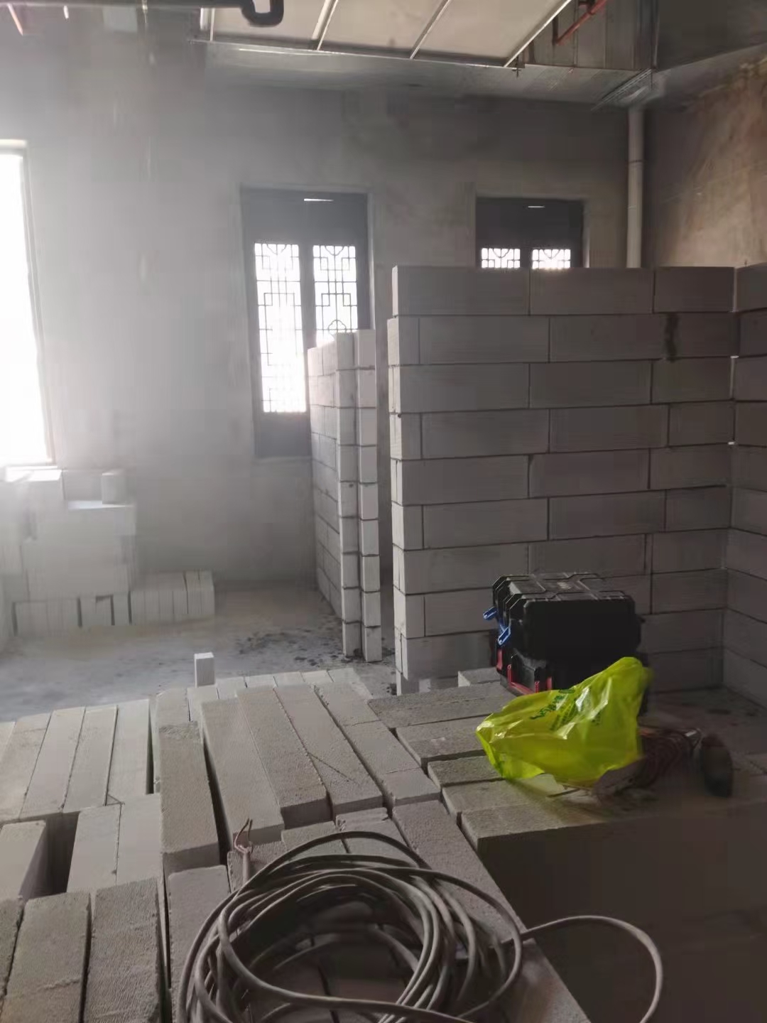 加气砖隔墙施工场景